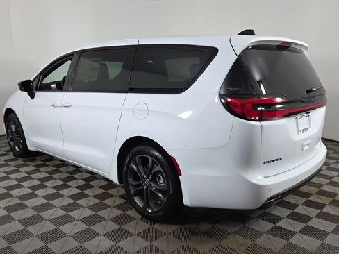New 2026 Chrysler Pacifica Select FWD image 5
