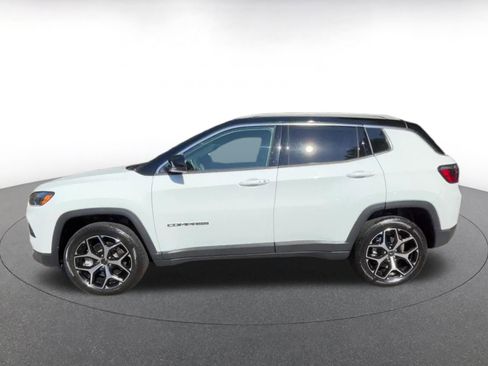 Used 2025 Jeep Compass Limited image 9