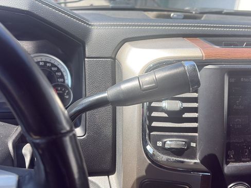 Used 2015 RAM 2500 Laramie AWD/4WD image 18