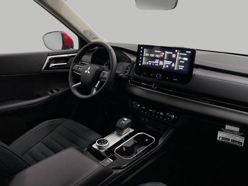 New 2025 Mitsubishi Outlander SE image 18