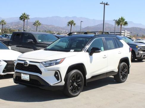 Used 2022 Toyota RAV4 XLE Premium FWD image 3