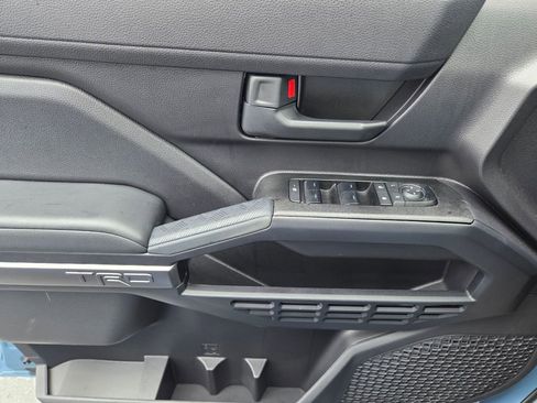 Certified 2025 Toyota 4Runner TRD Off-Road image 30