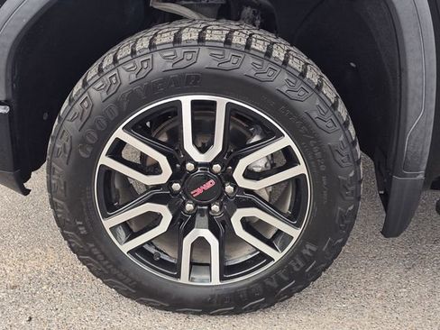 Used 2022 GMC Sierra 1500 AT4 w/ AT4 Preferred Package AWD/4WD image 9