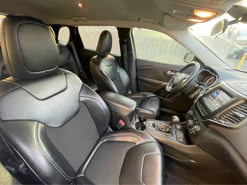 Used 2019 Jeep Cherokee Latitude Plus w/ Cold Weather Group image 29