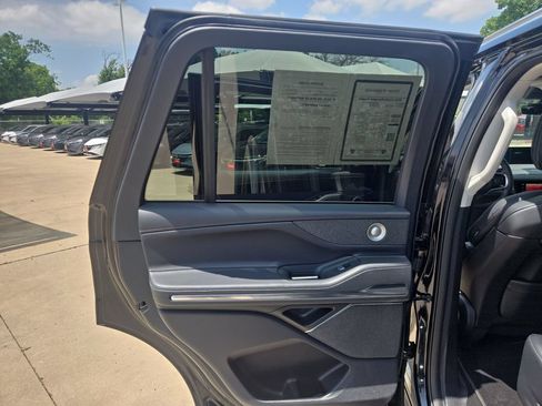Used 2026 Lincoln Navigator Reserve AWD/4WD image 16