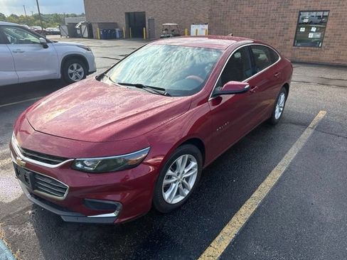 Used 2017 Chevrolet Malibu LT FWD image 1