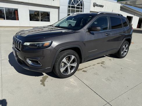 Used 2019 Jeep Cherokee Limited image 4