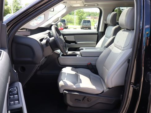 Used 2025 Ford Expedition Active AWD/4WD image 10
