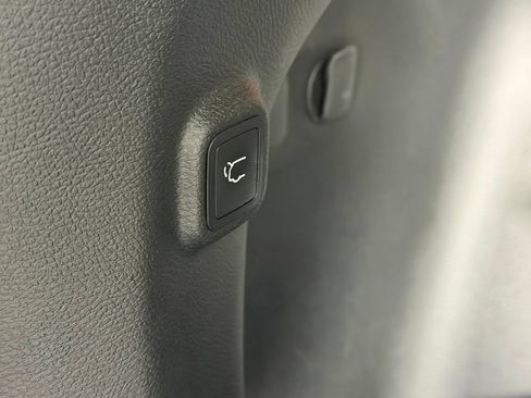 Used 2023 Jeep Cherokee Altitude Lux w/ Mopar Interior Package AWD/4WD image 30