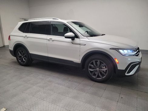 Used 2023 Volkswagen Tiguan SE w/ Panoramic Sunroof Package FWD image 11