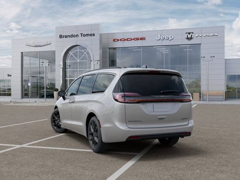 New 2026 Chrysler Pacifica Limited w/ S Appearance Package FWD image 3