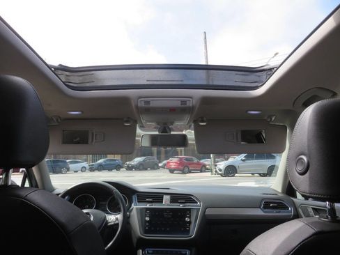 Used 2020 Volkswagen Tiguan SE image 13