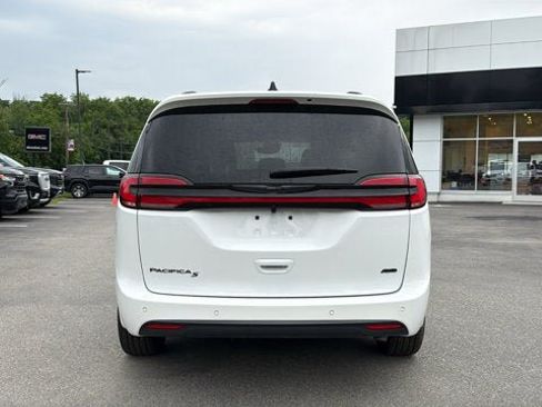 Used 2026 Chrysler Pacifica Limited w/ Uconnect Theater Family Group AWD/4WD image 7