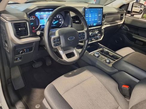 Used 2024 Ford Expedition Max XLT image 4