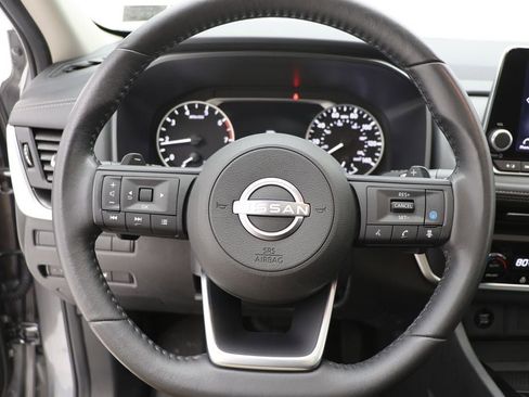 Used 2024 Nissan Rogue SV w/ SV Premium Package AWD/4WD image 18