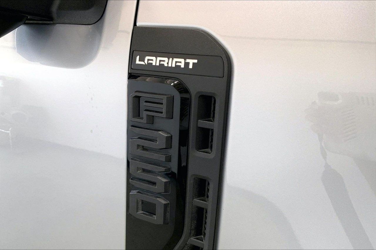 Used 2024 Ford F250 Lariat w/ Lariat Ultimate Package AWD/4WD image 7
