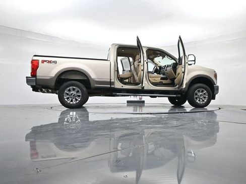 Used 2018 Ford F250 Lariat w/ Chrome Package image 50