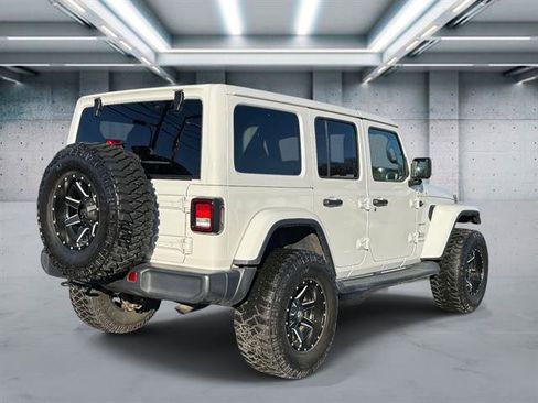 Used 2018 Jeep Wrangler Unlimited Sahara image 25