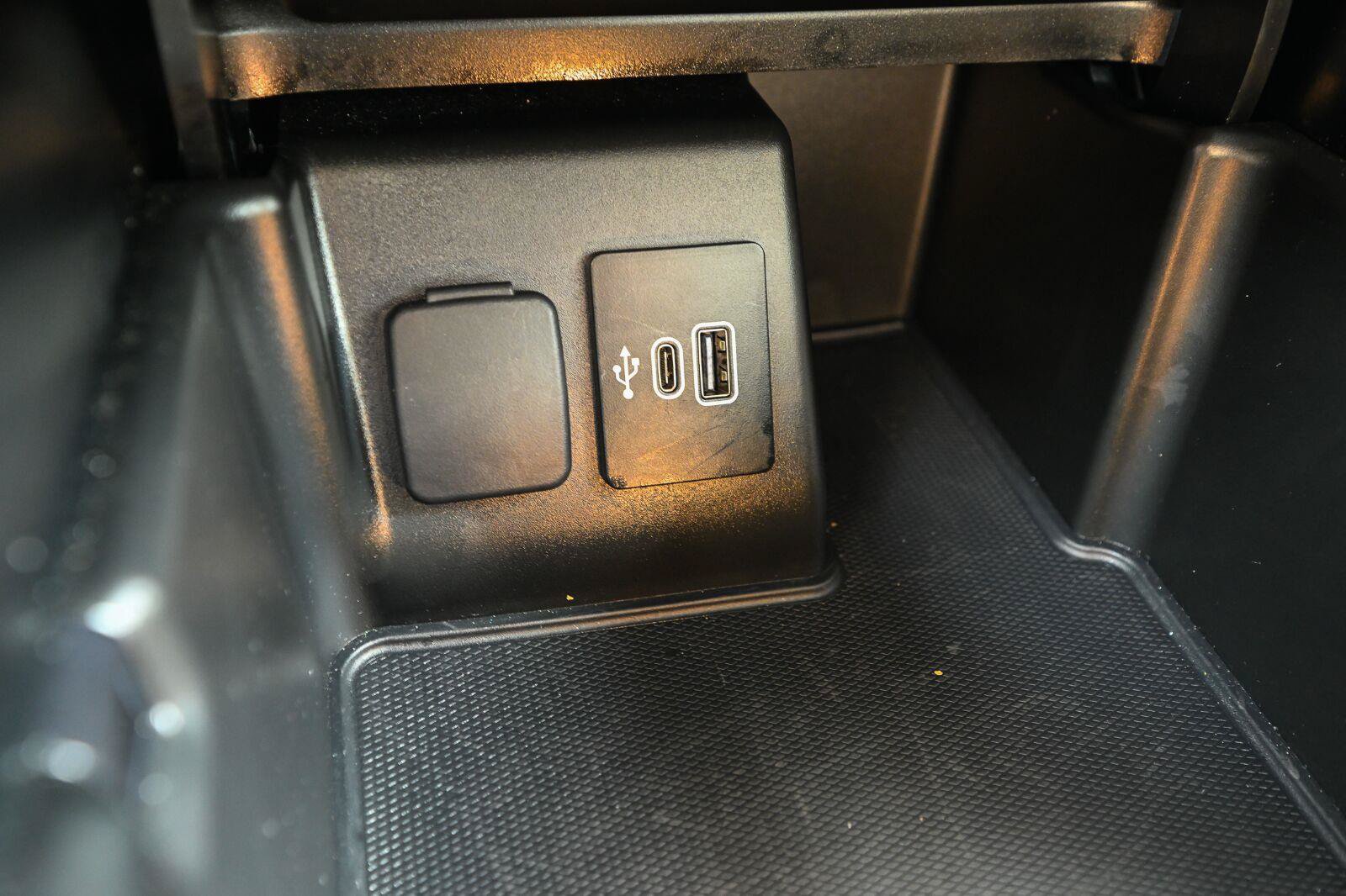 Used 2025 Ford Explorer Active AWD/4WD image 45