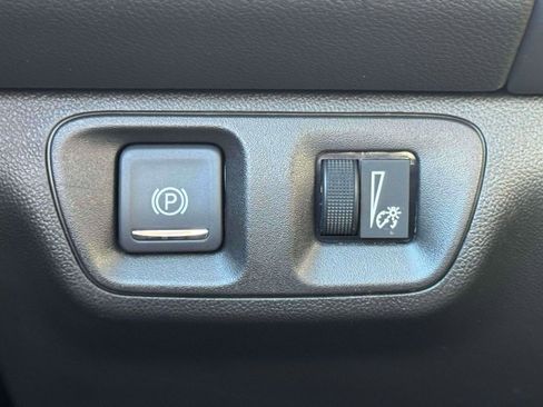 Used 2022 GMC Acadia SLT w/ LPO, Roadside Safety Package image 17