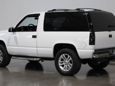 Used 1999 Chevrolet Tahoe 4WD 2-Door w/ Skid Plate Pkg image 25