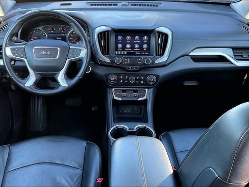 Used 2024 GMC Terrain SLT AWD/4WD image 15