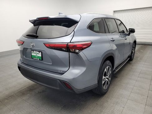 Used 2022 Toyota Highlander XLE image 9
