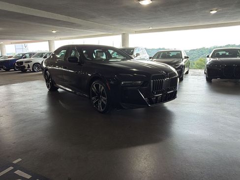 Used 2024 BMW 740i w/ Premium Package 2 RWD image 6