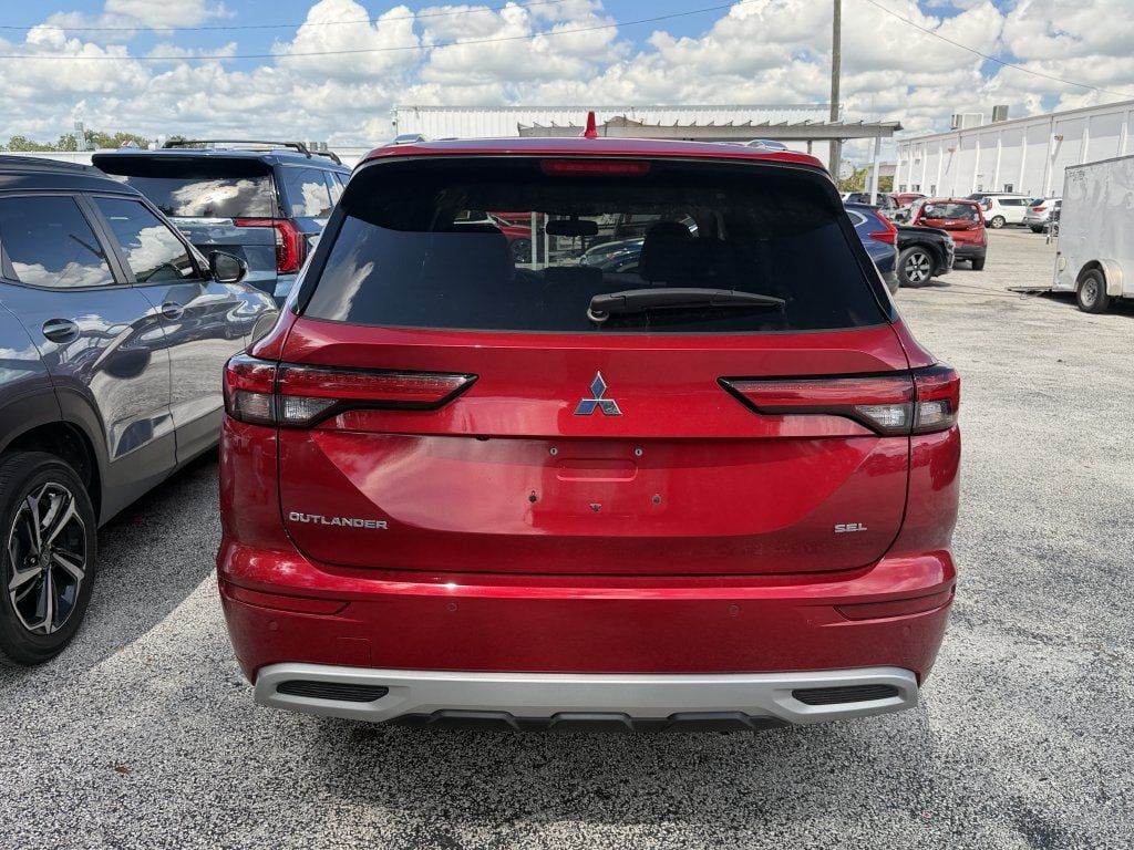 Used 2023 Mitsubishi Outlander SEL FWD image 4