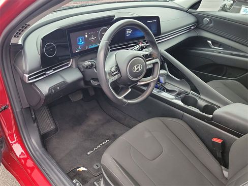 Used 2024 Hyundai Elantra SEL w/ Convenience Package image 10