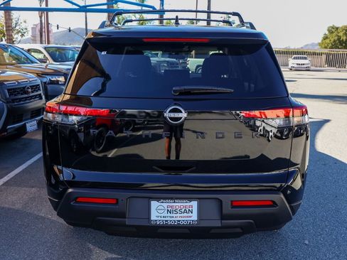 New 2025 Nissan Pathfinder SV image 5