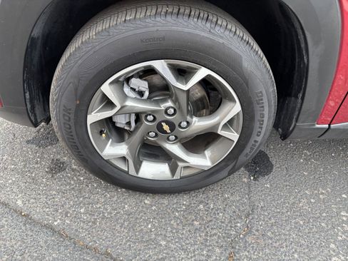 Used 2025 Chevrolet Trax LT image 23