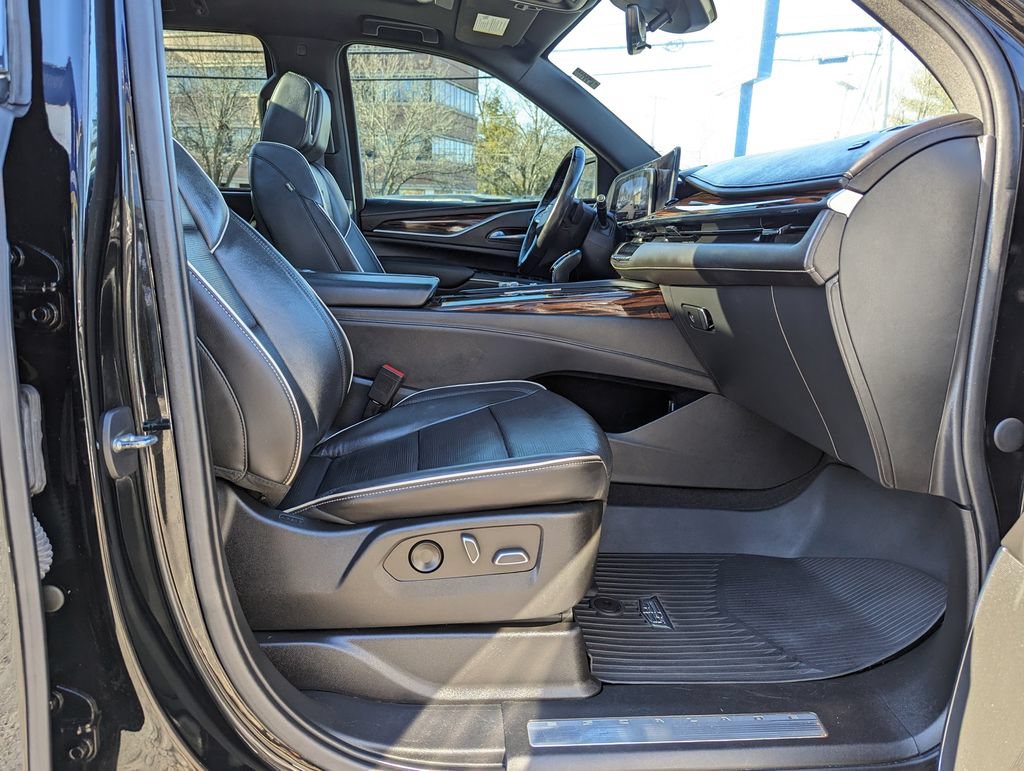 Used 2022 Cadillac Escalade Premium Luxury RWD image 32