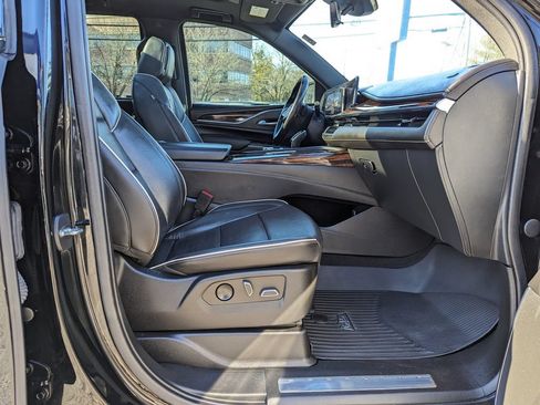 Used 2022 Cadillac Escalade Premium Luxury RWD image 32