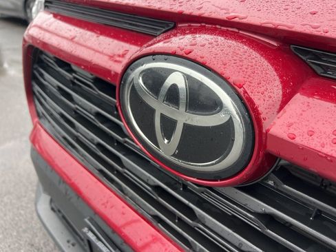 Used 2021 Toyota RAV4 LE image 26