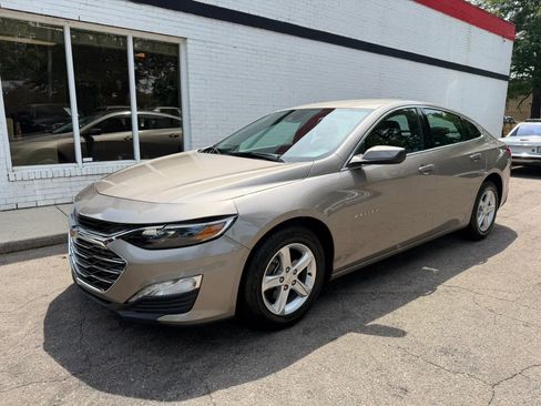 Used 2024 Chevrolet Malibu LT FWD image 2