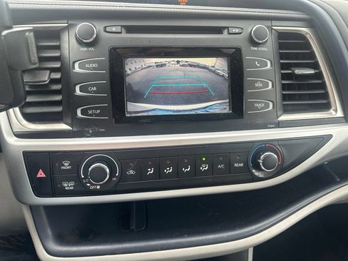 Used 2019 Toyota Highlander LE FWD image 8