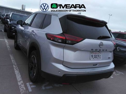 Used 2024 Nissan Rogue SV FWD image 3