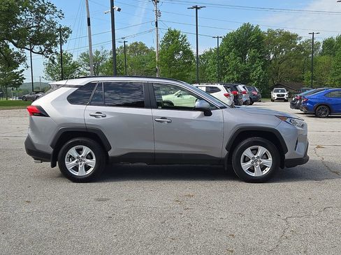 Used 2021 Toyota RAV4 XLE w/ Convenience Package image 7
