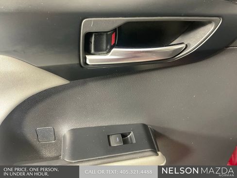 Used 2020 Toyota Highlander XLE AWD/4WD image 20
