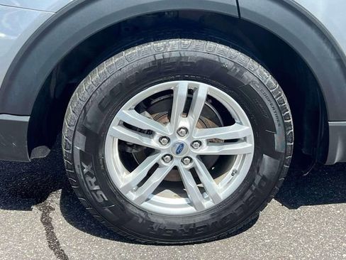 Used 2022 Ford Explorer XLT w/ Equipment Group 202A AWD/4WD image 15