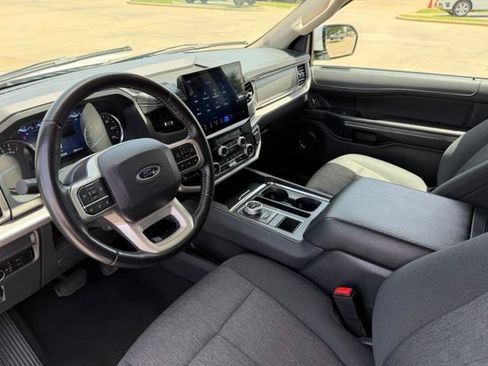 Used 2024 Ford Expedition XLT RWD image 13