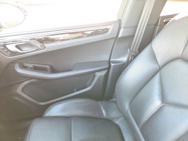 Used 2021 Porsche Macan AWD/4WD image 7
