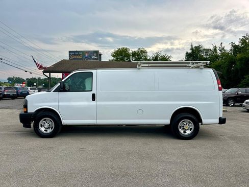 Used 2018 Chevrolet Express 2500 Extended RWD image 6