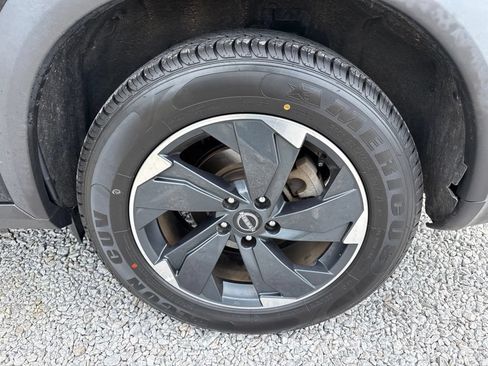 Used 2024 Nissan Rogue SV AWD/4WD image 11