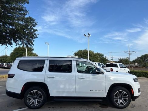 Used 2024 Jeep Wagoneer Series II w/ Flexible Seating Group AWD/4WD image 2