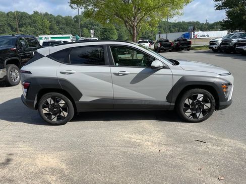 Used 2025 Hyundai Kona SEL FWD image 9