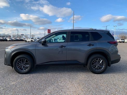 Used 2025 Nissan Rogue S image 5