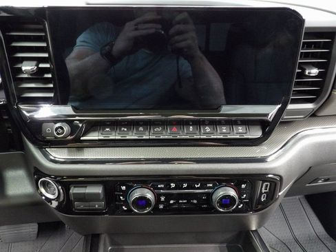 Used 2024 Chevrolet Silverado 1500 ZR2 AWD/4WD image 13