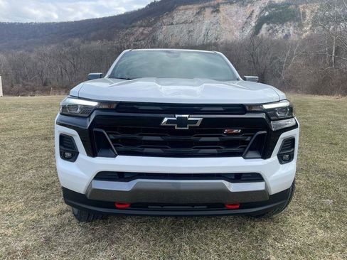 New 2025 Chevrolet Colorado Z71 image 2